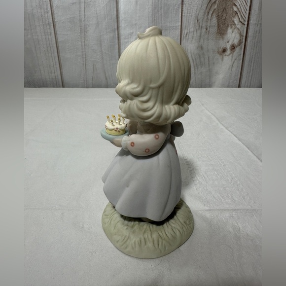 Precious Moments “May Your Birthday Be Blessed”  1990 - Picture 6 of 8